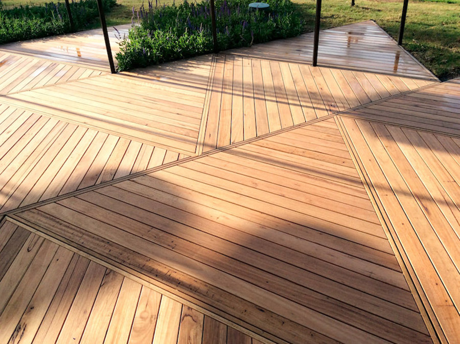 Silvertop Ash Decking — Ridgewood Timber — Importers and Wholesalers of Quality Timber Products